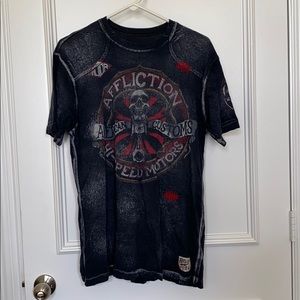 AFFLICTION T SHIRT LARGE NAVY AND RED 😎🔥🌺